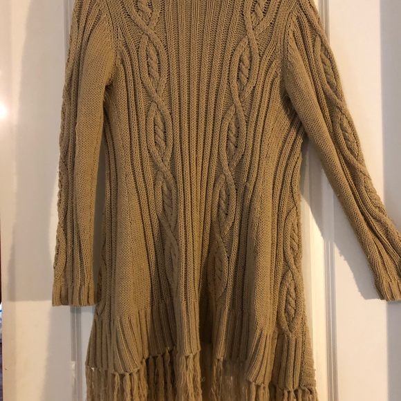 Y London Long tan sweater with Fringe. - Picture 6 of 6